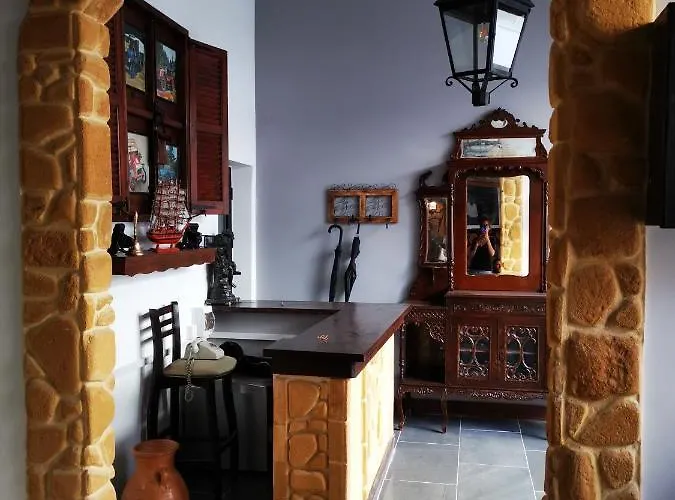 كيبروس أكوموديشين بيت ضيافة 3*