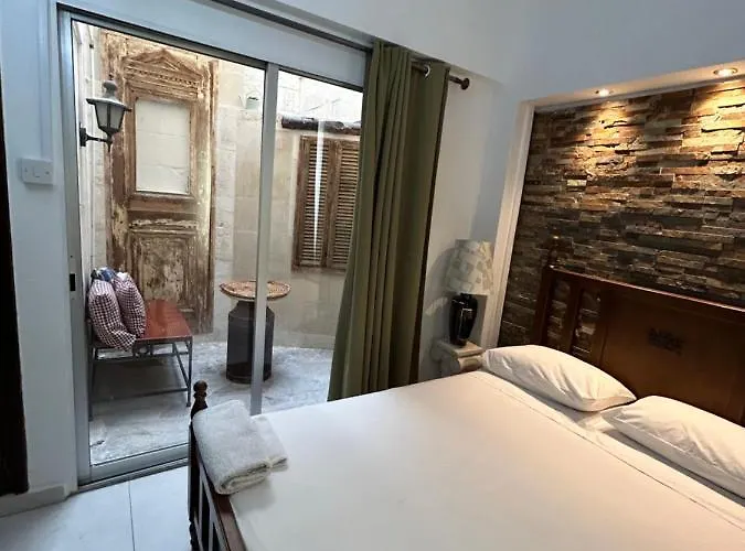 كيبروس أكوموديشين 3*